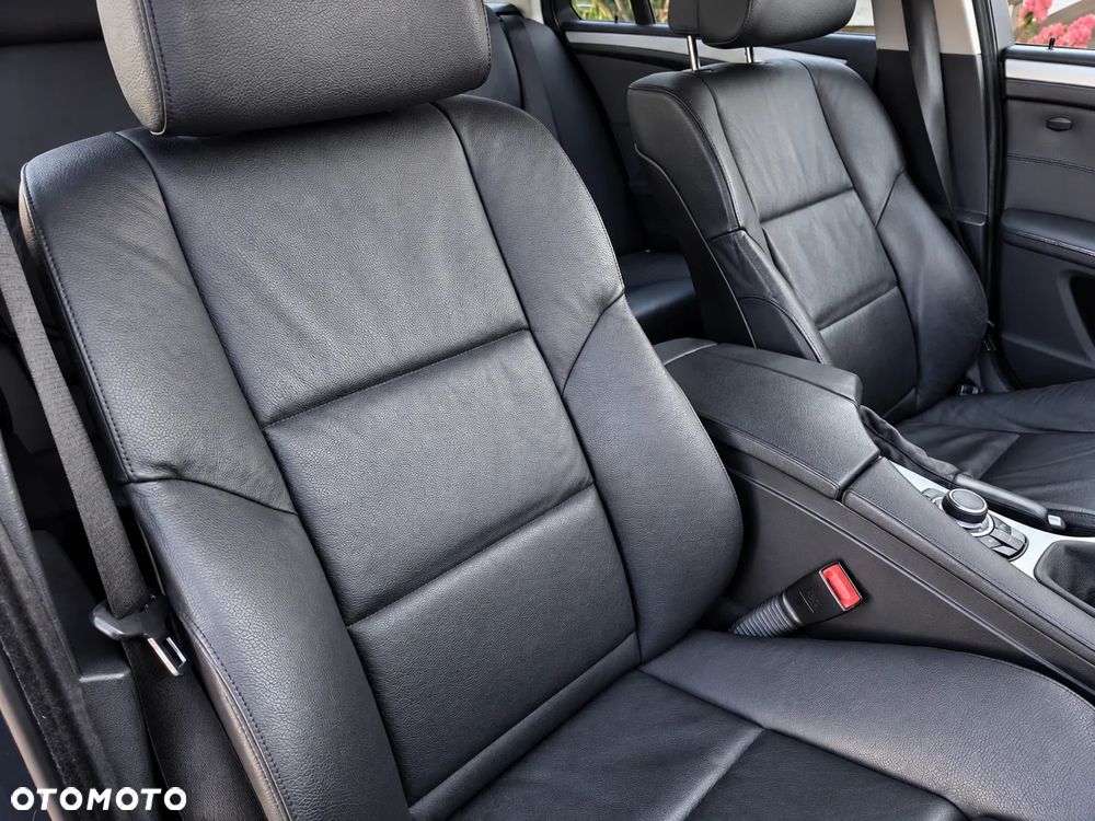 BMW Seria 5 525d - 23