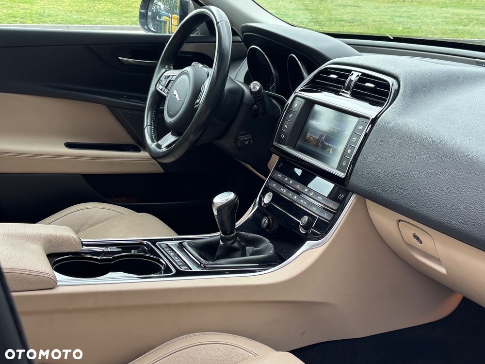Jaguar XE 2.0 D Prestige - 18