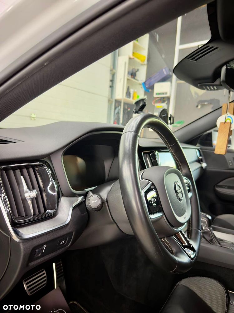 Volvo V60 D4 Geartronic R-Design - 36
