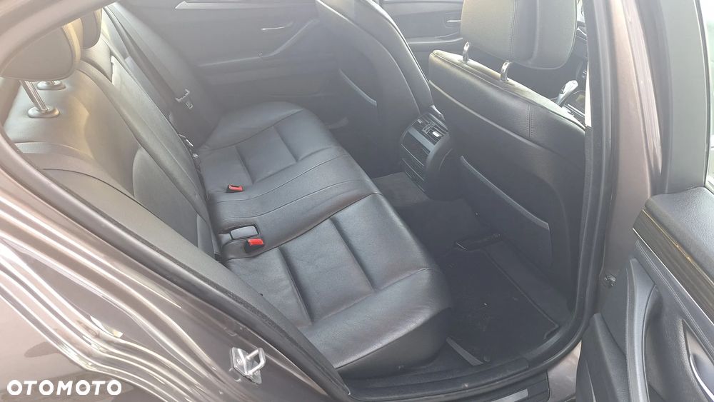 BMW Seria 5 528i Sport-Aut Luxury Line - 13