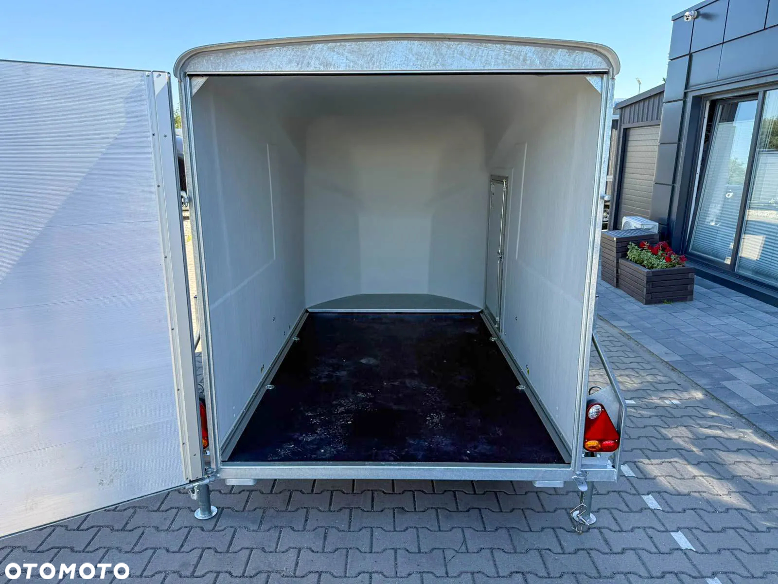 Debon Przyczepa furgon używany cargo 1300 kontener - 5