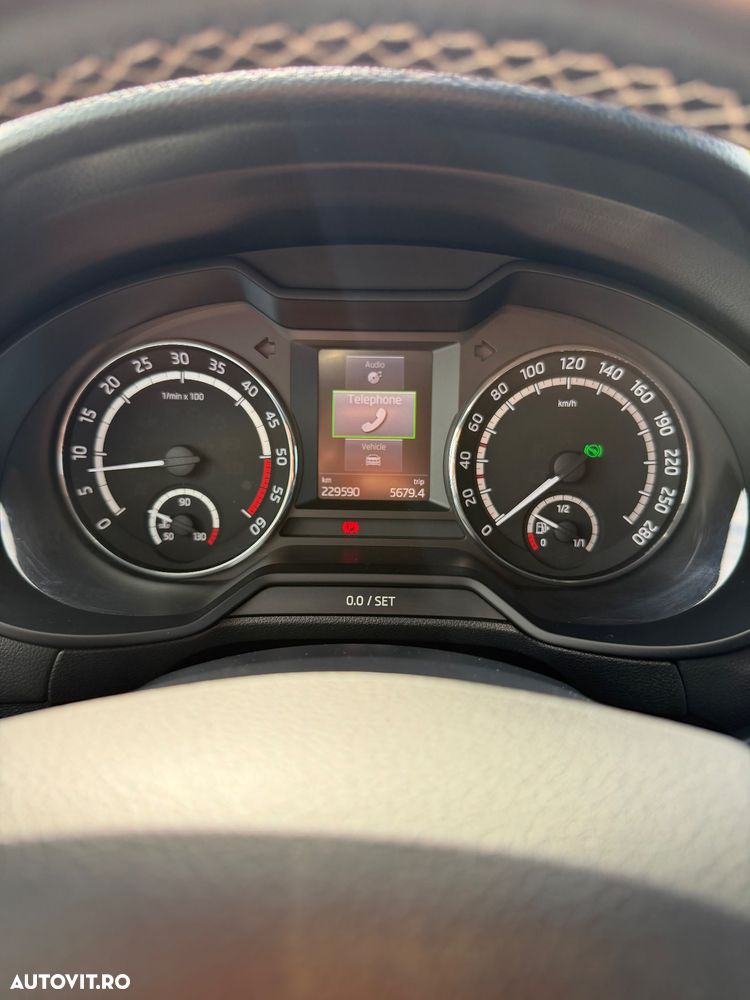 Skoda Octavia 2.0 TDI (Green tec) DSG RS - 12