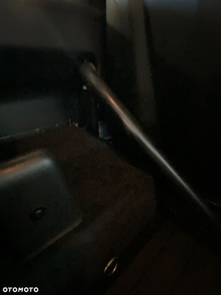 Land Rover Defender - 35