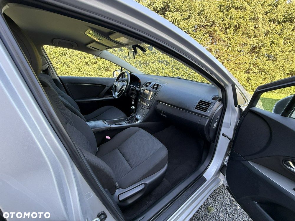 Toyota Avensis 1.8 Style - 25