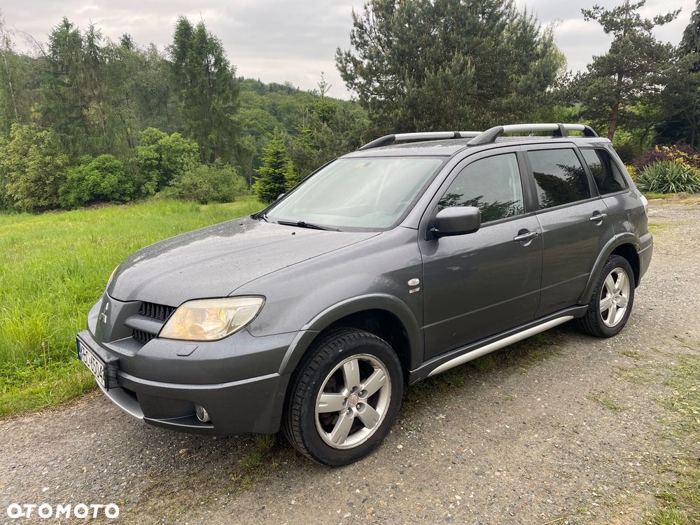 Mitsubishi Outlander 2.0 4WD Invite - 2