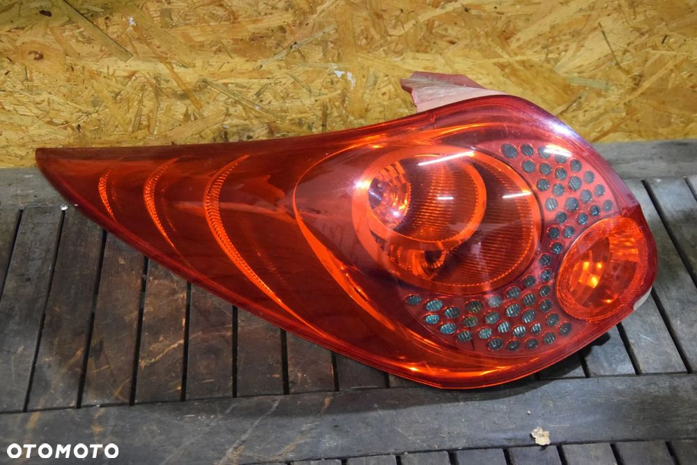 Peugeot 207 SW 06- Lampa tylna lewa lewy tył EURUPA igła - 1