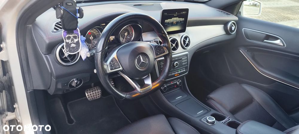 Mercedes-Benz GLA 200 7G-DCT AMG Line - 22