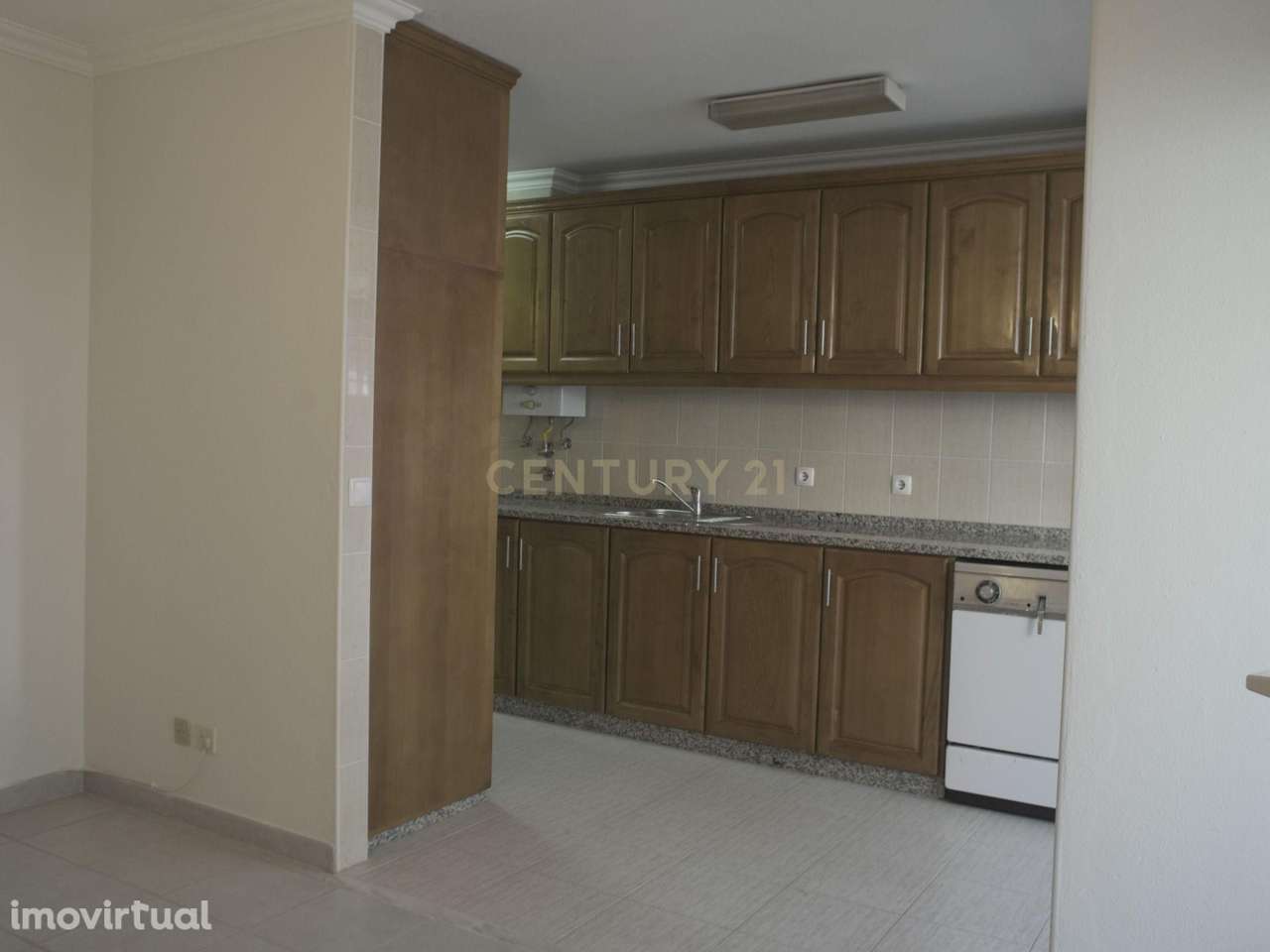 Excelente T3 em Famões | Odivelas — Luminoso, Com Muito Potencial - Grande imagem: 3/31