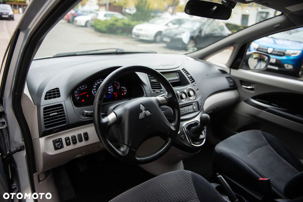 Mitsubishi Grandis 2.0 DI-D 6-Sitzer Intense - 18