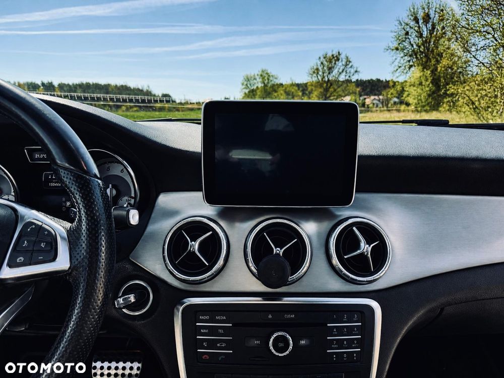 Mercedes-Benz CLA 200 7G-DCT AMG Line - 34