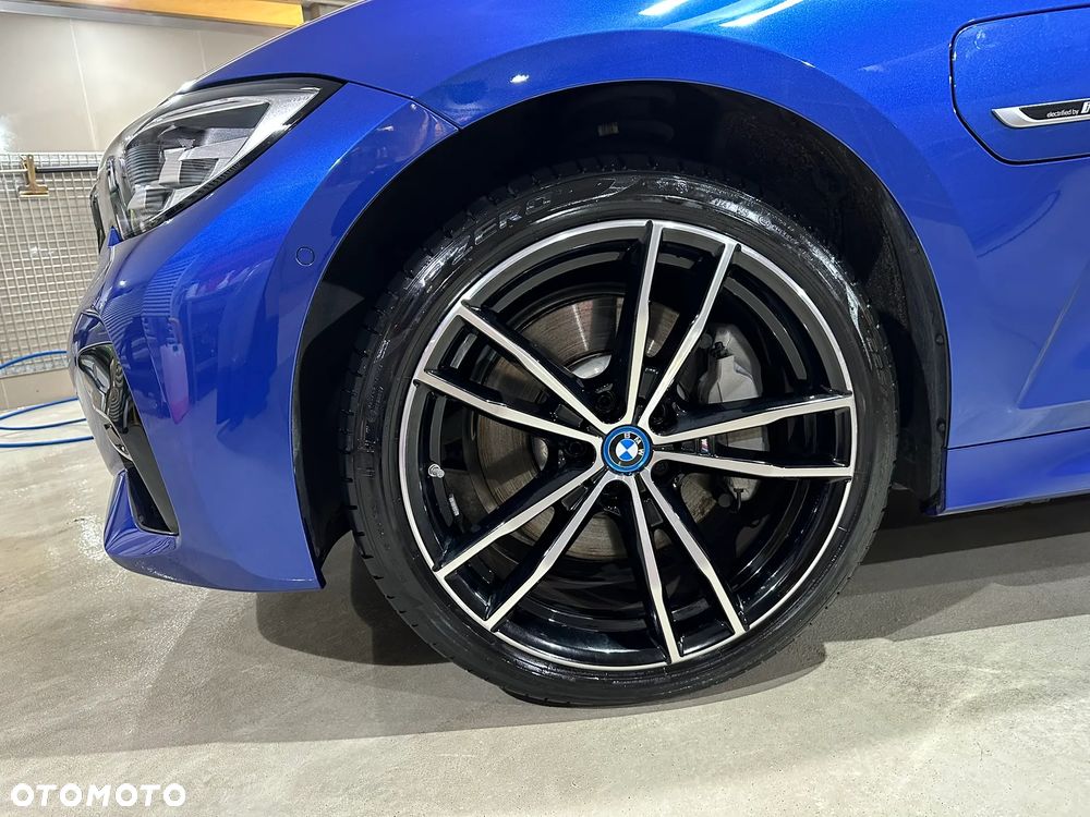 BMW Seria 3 330e xDrive M Sport sport - 9