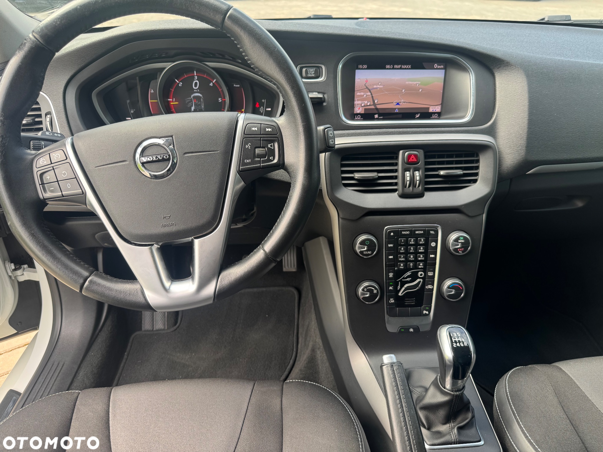 Volvo V40 D2 Drive-E Momentum - 11