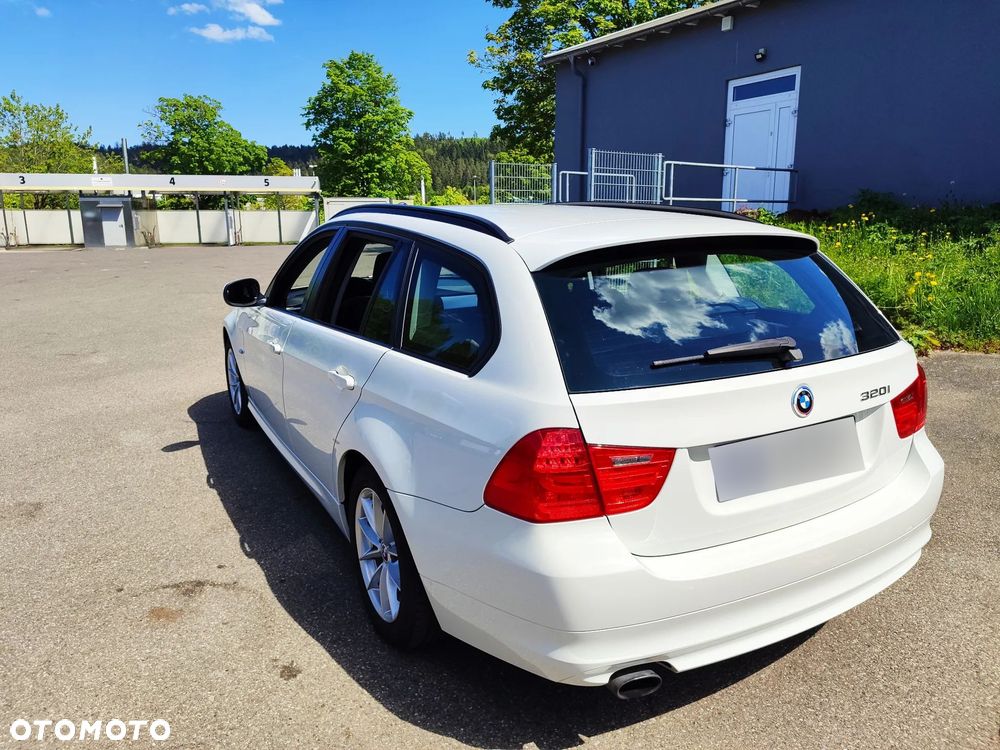 BMW Seria 3 320i - 4