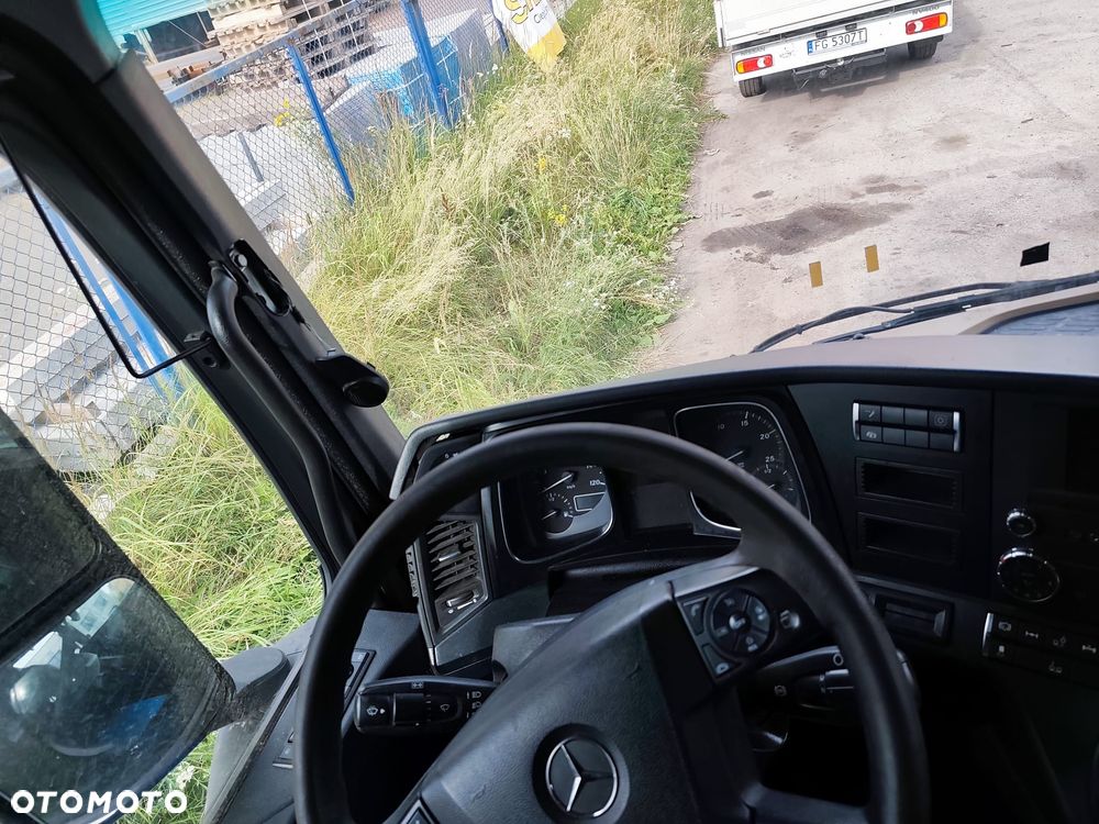 Mercedes-Benz Actros - 12
