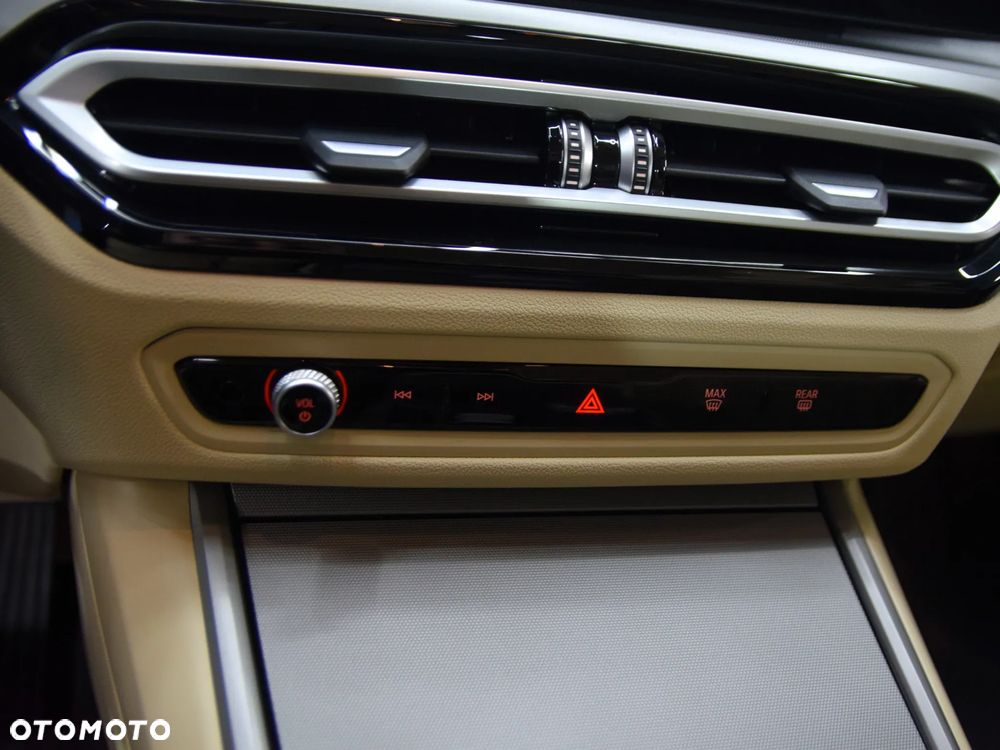 BMW Seria 3 318i - 27