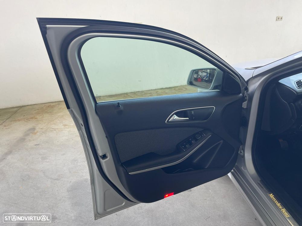 Mercedes-Benz A 180 (BlueEFFICIENCY) Urban - 15