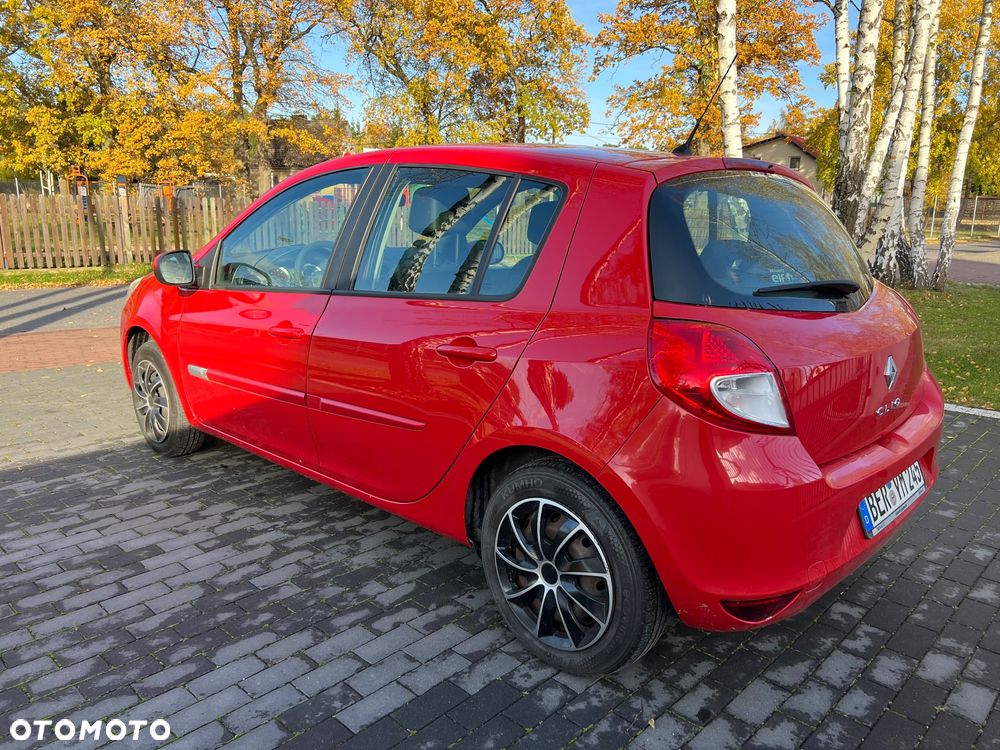 Renault Clio 1.2 16V 75 Dynamique - 9