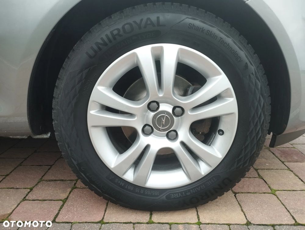 Opel Corsa 1.4 16V 150 Jahre - 15