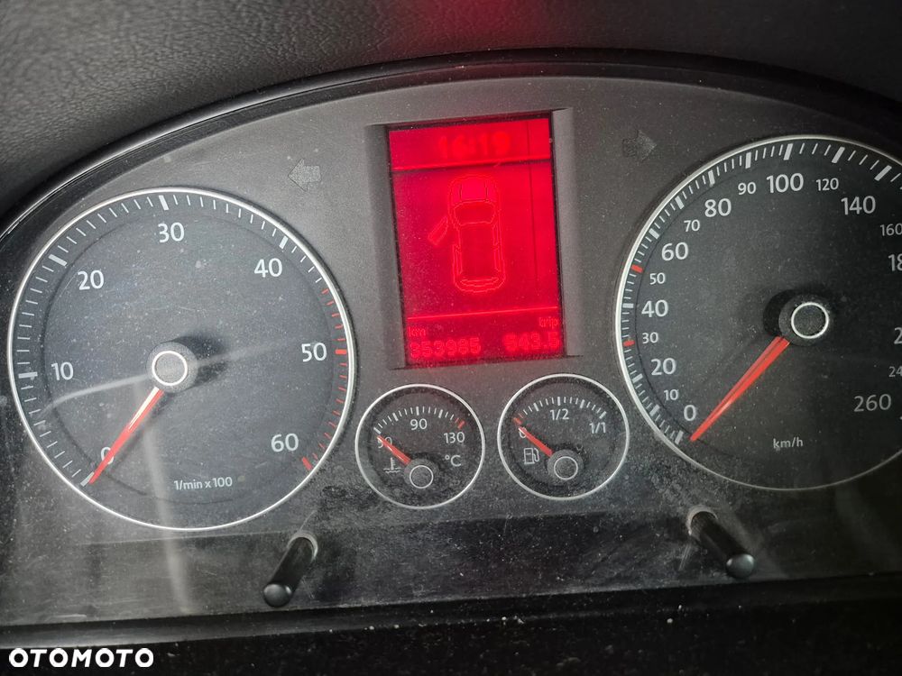 Volkswagen Touran - 8