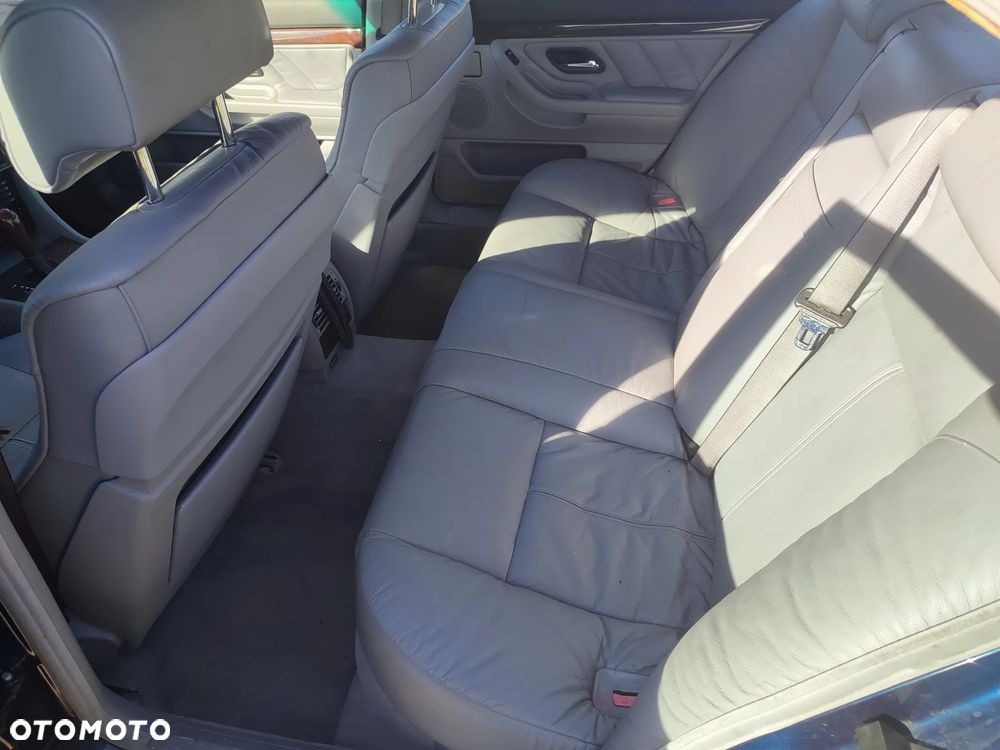 BMW Seria 7 735i - 16