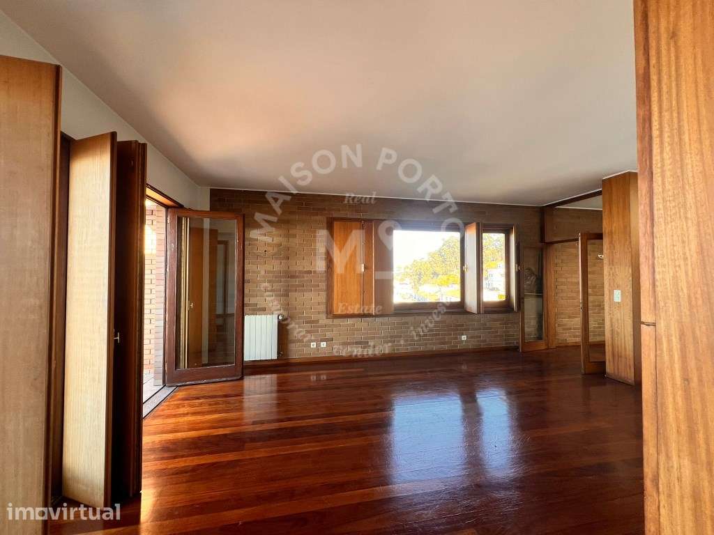 Moradia T4 com 3 Pisos, com 2 Lugares de Garagem, com Vista para a ... - Grande imagem: 3/50