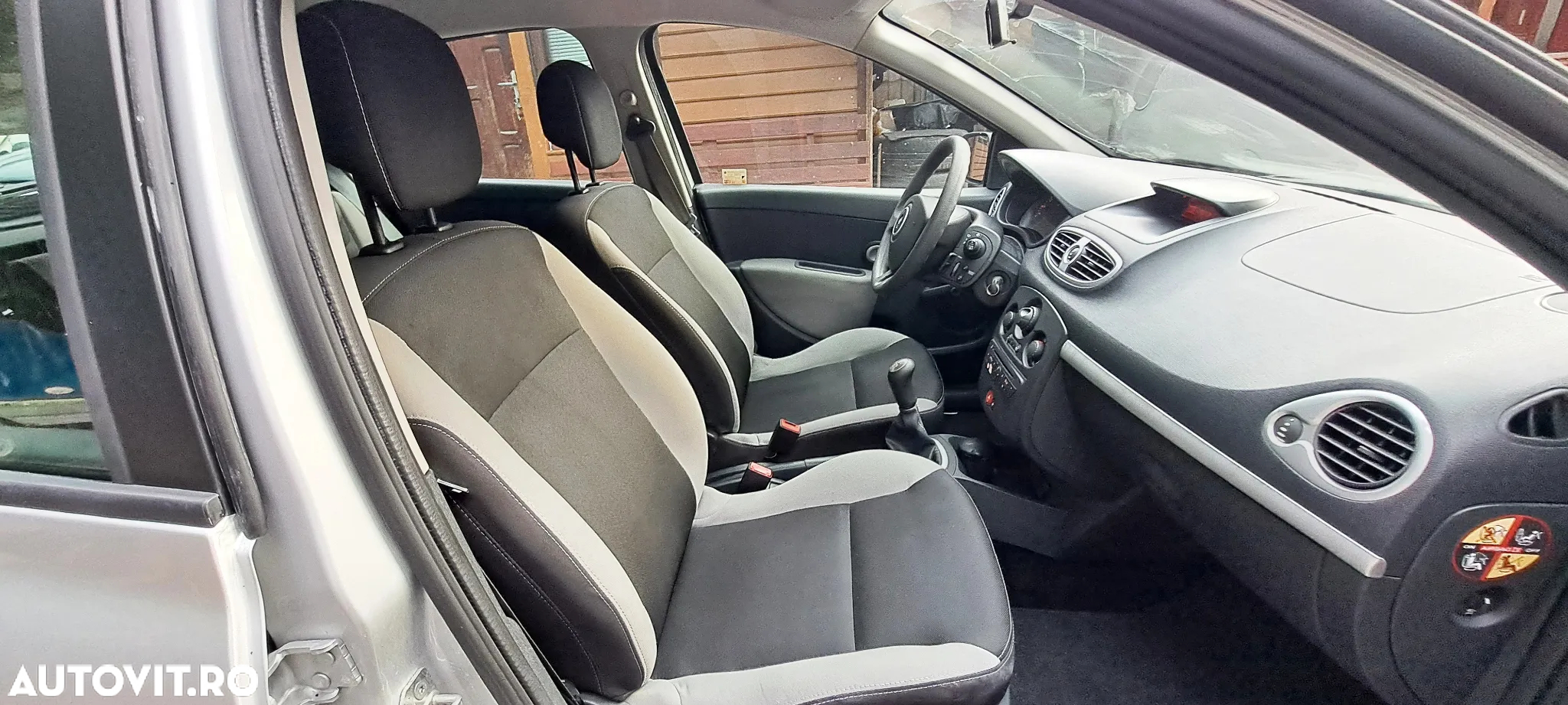 Renault Clio 1.2 16V 75 Collection - 9