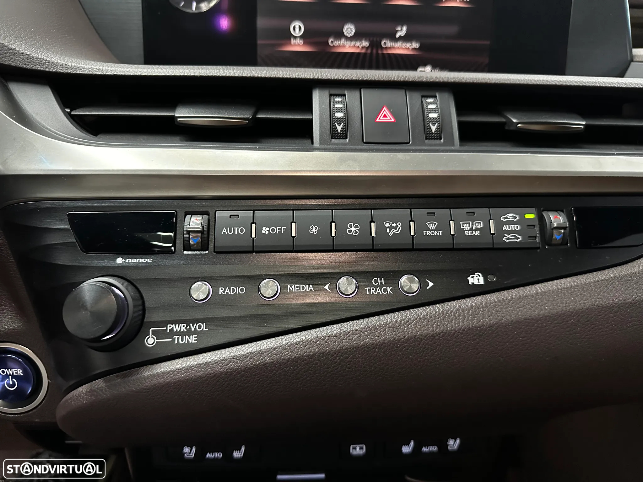 Lexus ES 300h Executive+ - 28