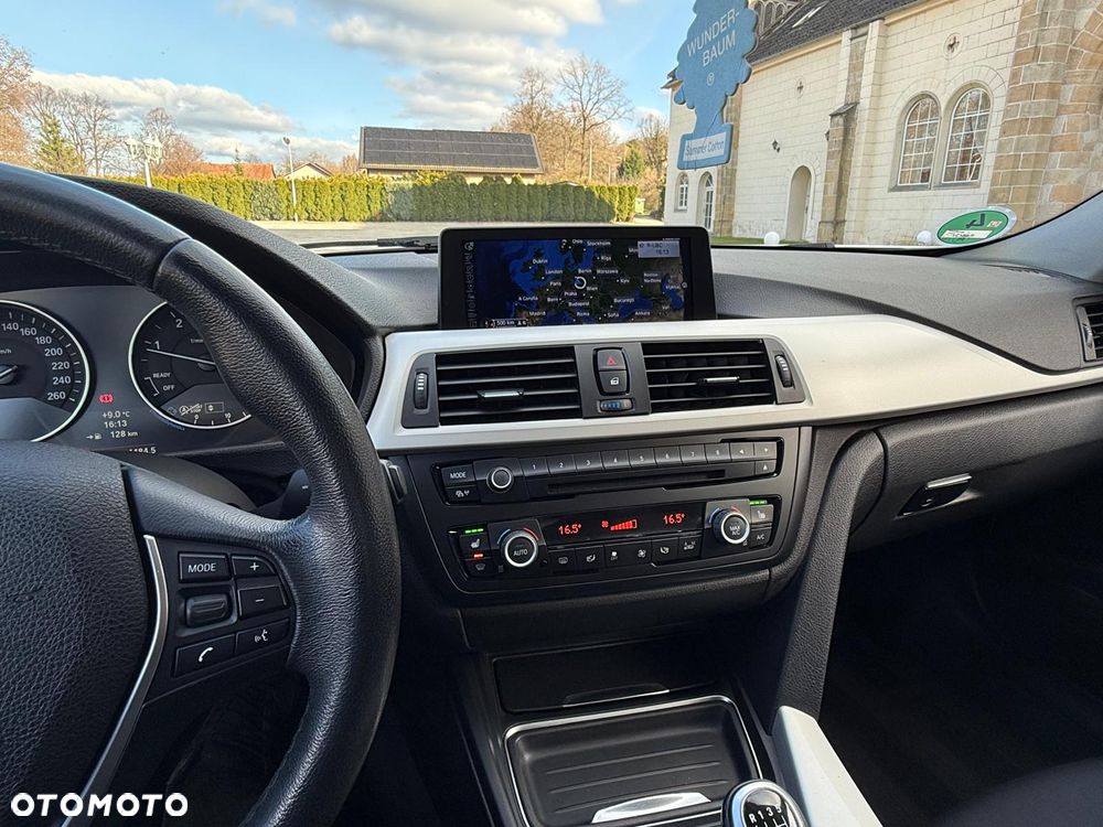 BMW Seria 3 318d Luxury Line - 22