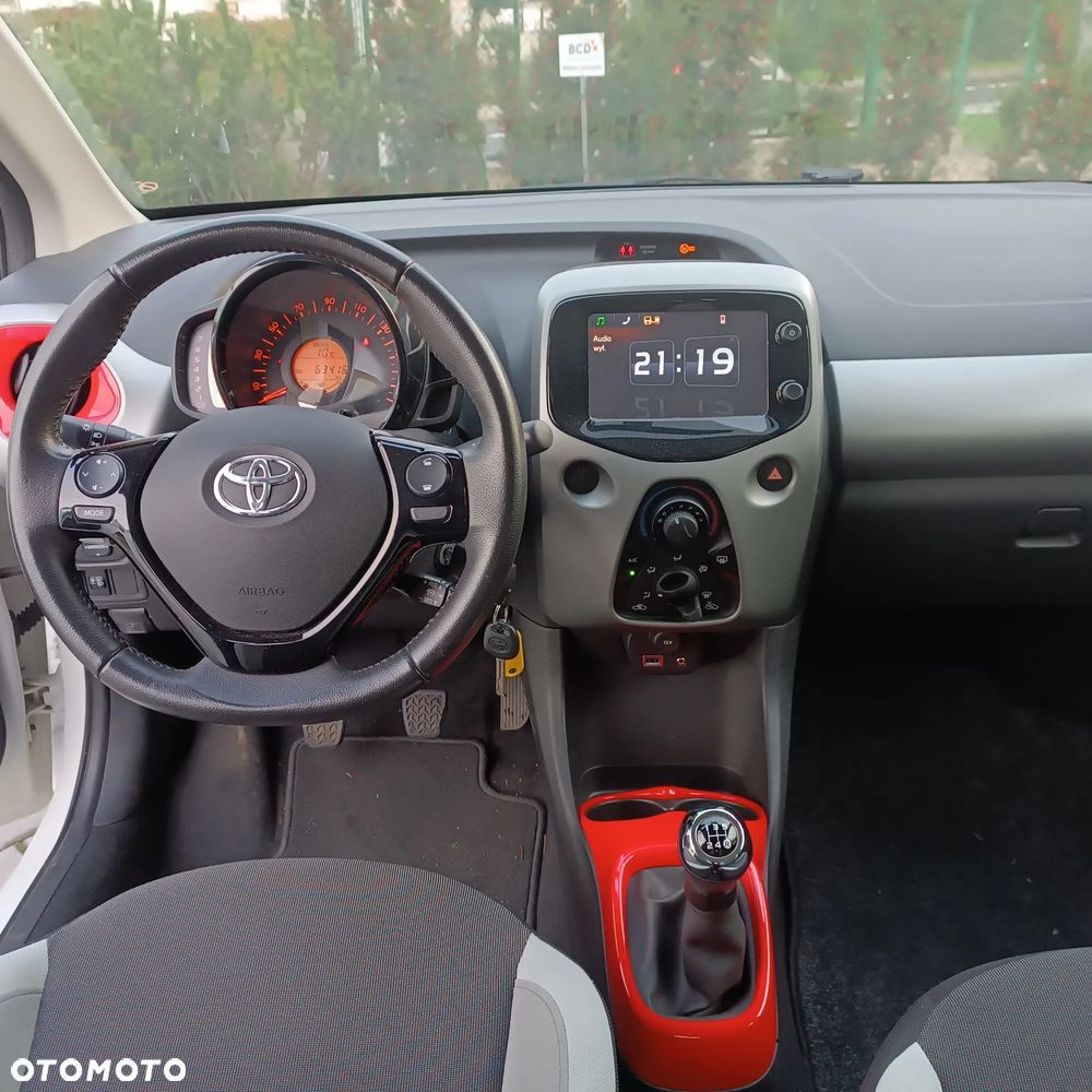 Toyota Aygo x mit x-business Paket - 5
