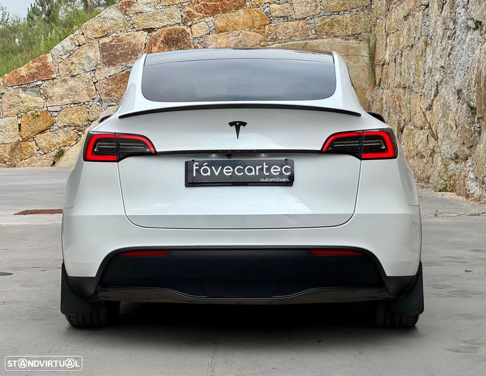 Tesla Model Y Standard Long Range RWD - 38