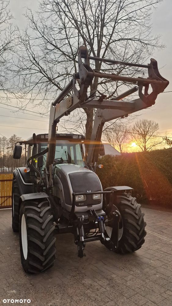 Valtra N121 HiTech, 130 koni, SISU 4cyl TURBO INTECOOLER, 141, 111, 101 - 39
