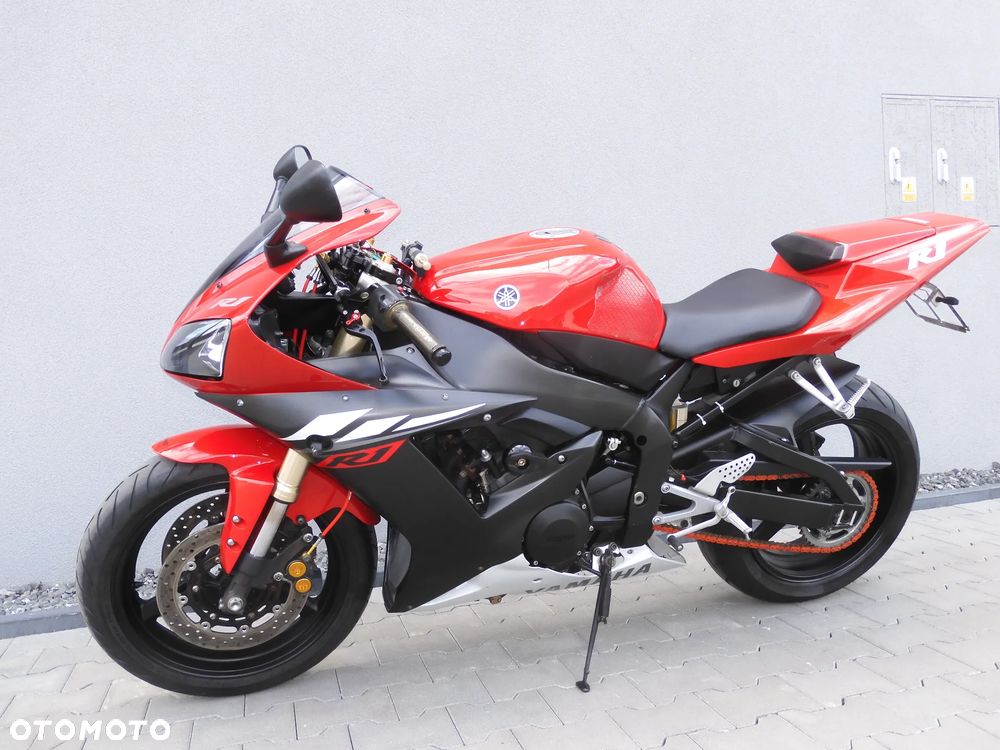 Yamaha R1 - 22