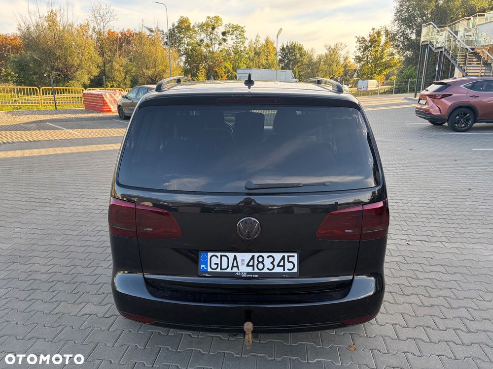 Volkswagen Touran - 12