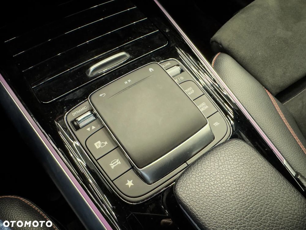 Mercedes-Benz GLA - 36