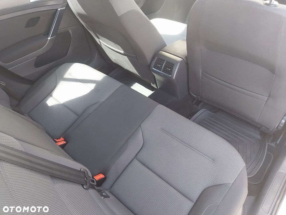 Volkswagen Golf - 10