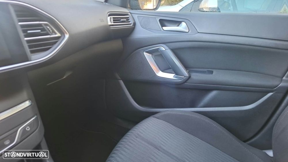Peugeot 308 1.6 BlueHDi Active J17 - 17