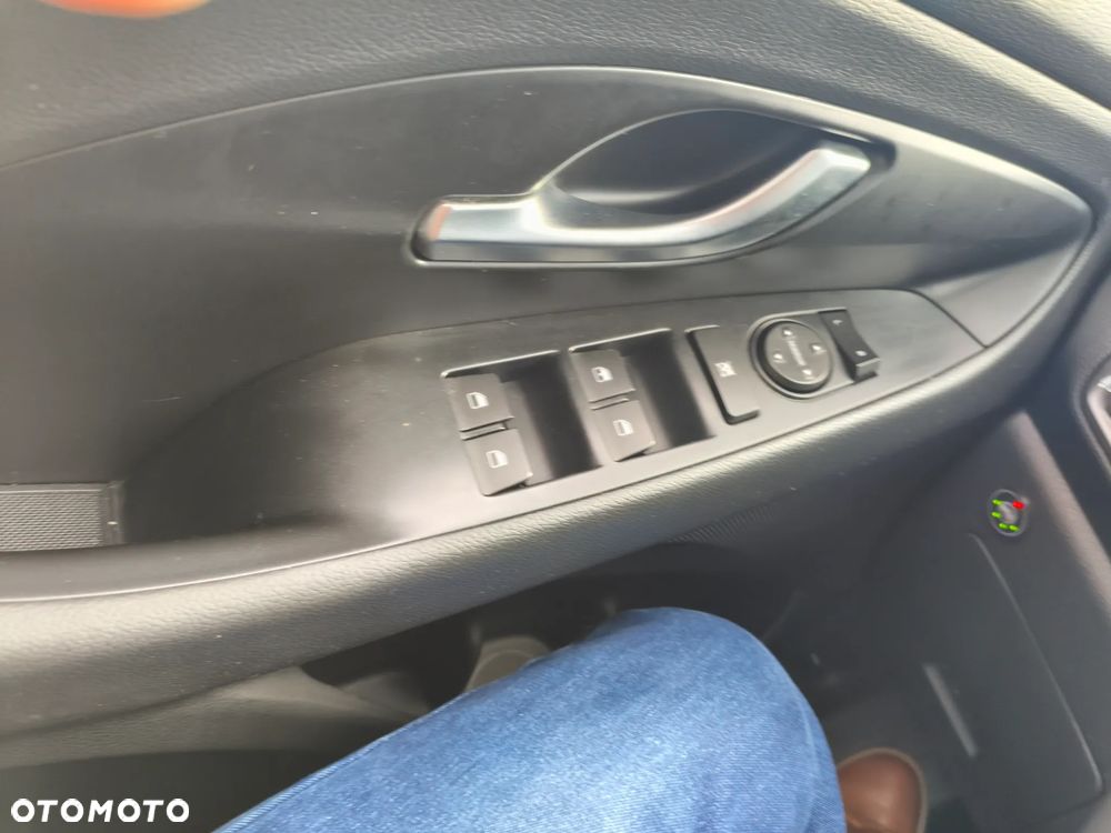 Hyundai i30 1.5 DPI Classic + - 9