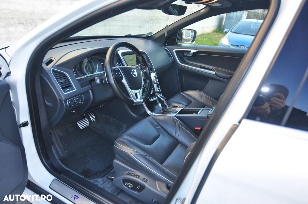 Volvo XC 60 D5 AWD Geartronic Momentum - 6