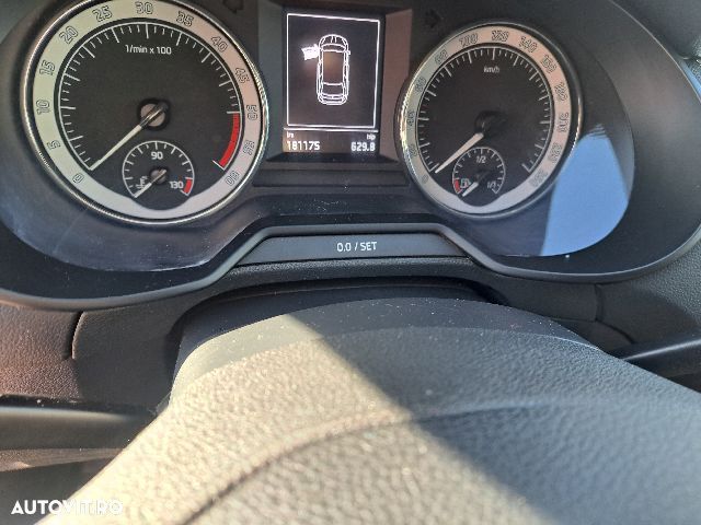 Skoda Octavia 2.0 TDI DSG Ambition - 5