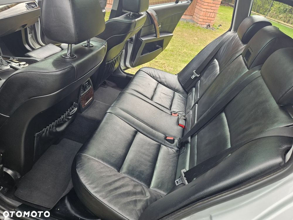 BMW Seria 5 525i Touring - 23