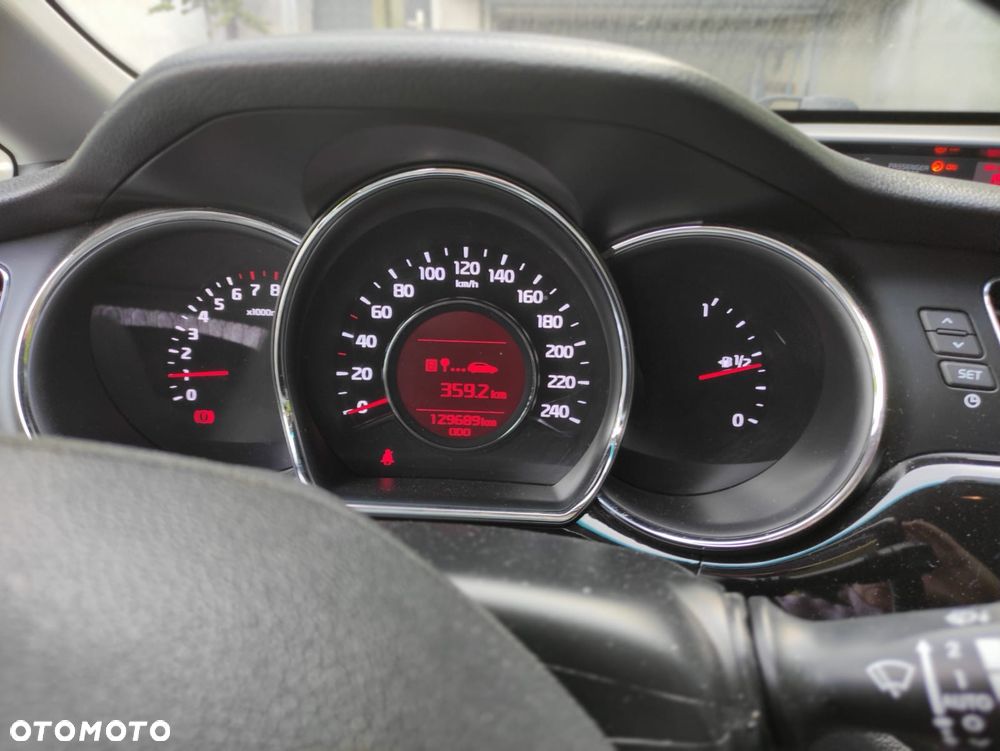 Kia Ceed 1.4 L - 6