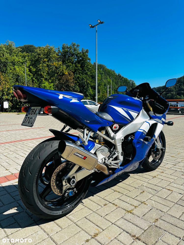 Yamaha R1 - 3