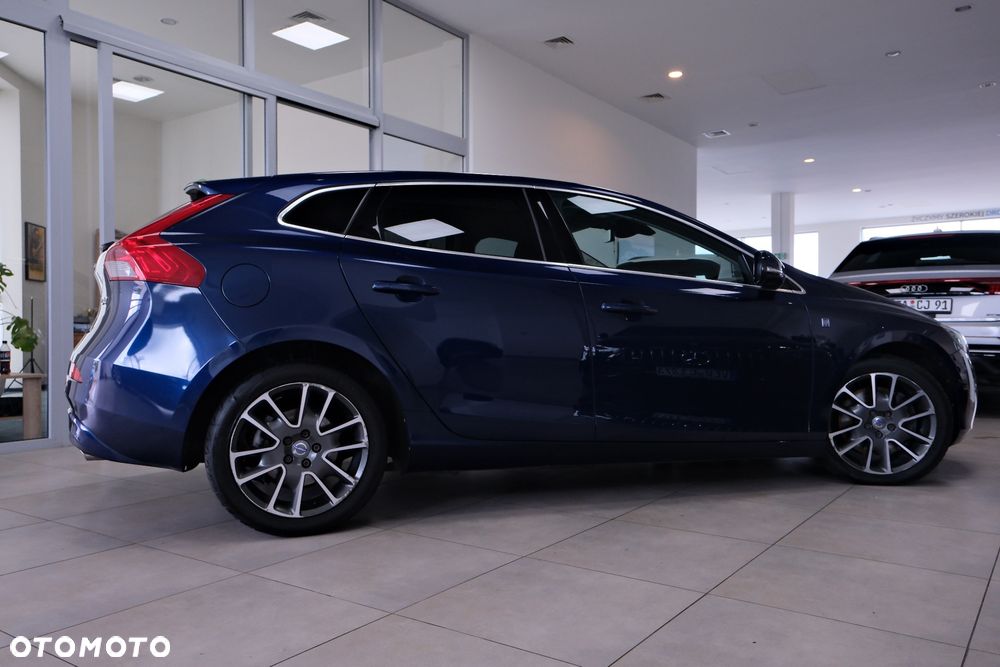 Volvo V40 D4 Drive-E Ocean Race - 11