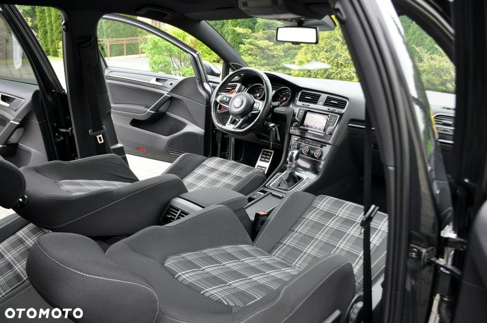 Volkswagen Golf - 23