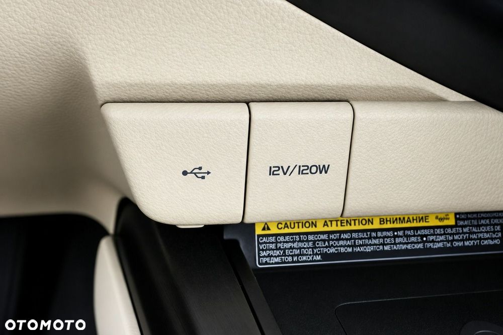 Toyota Camry 2.5 Hybrid Executive CVT - 23