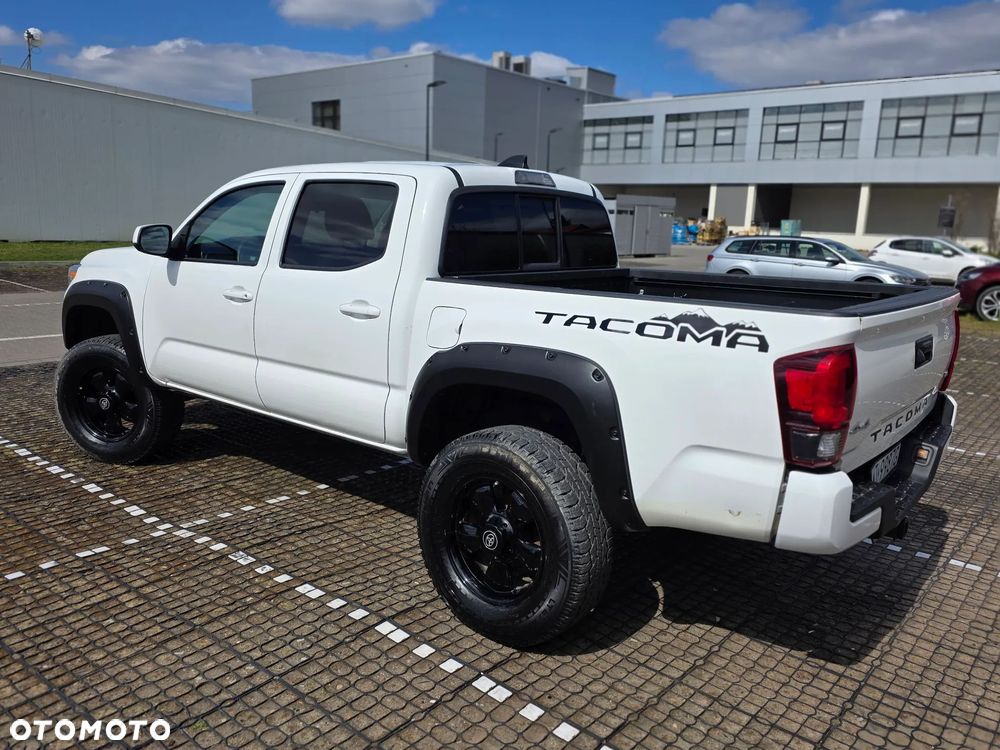 Toyota Tacoma - 2