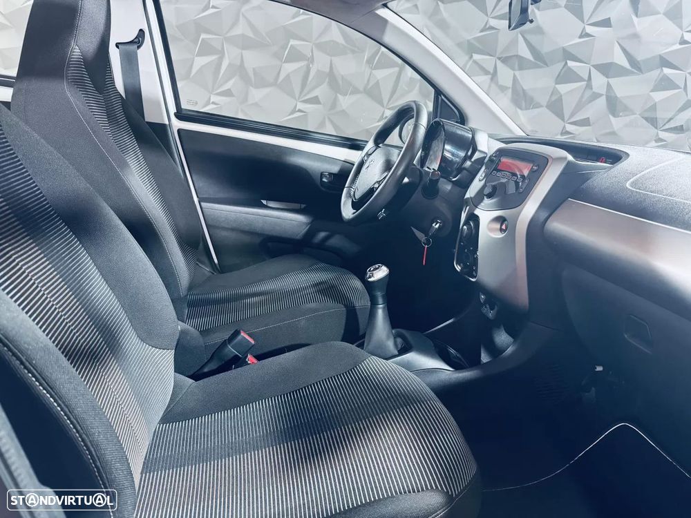 Peugeot 108 1.2 PureTech Top! Allure - 29