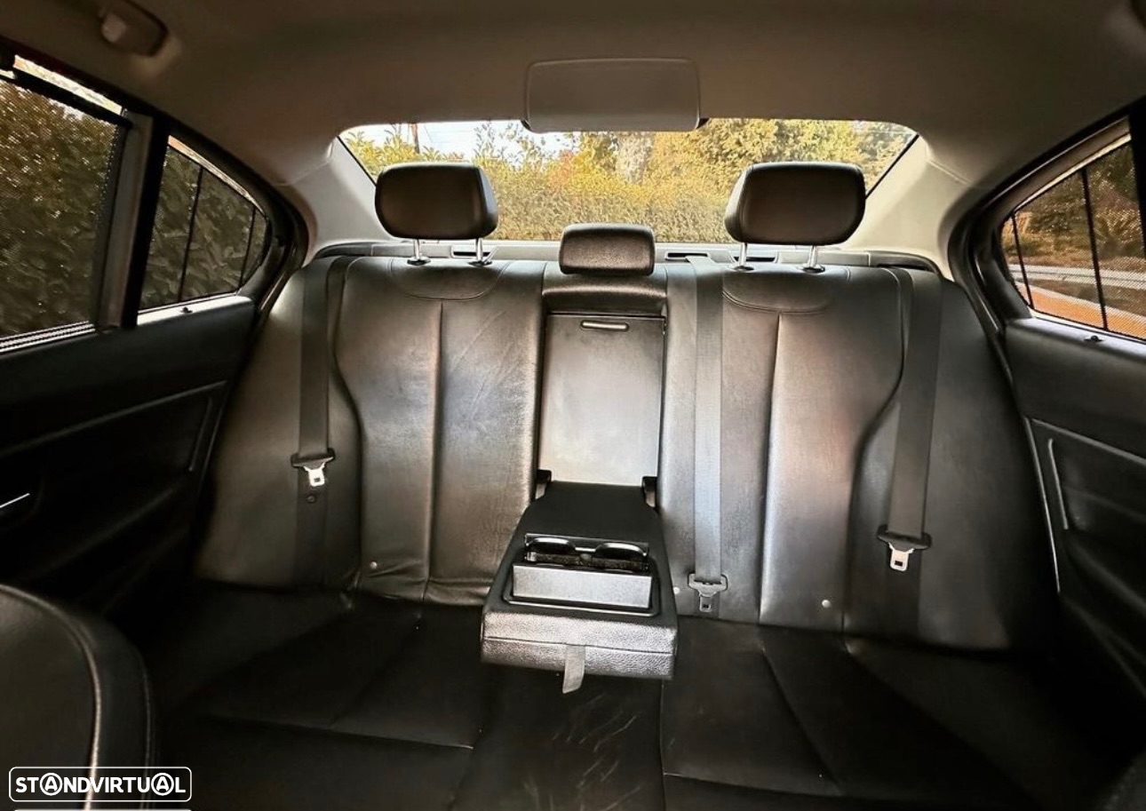 BMW 328 i Auto Pack M - 12