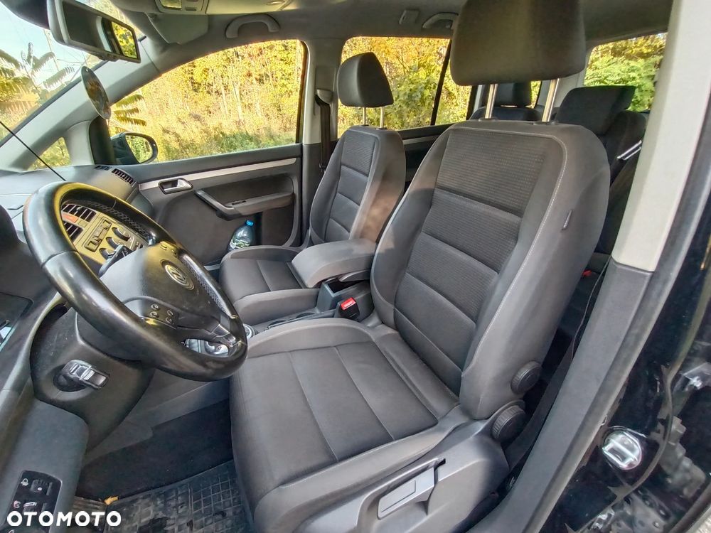 Volkswagen Touran - 10