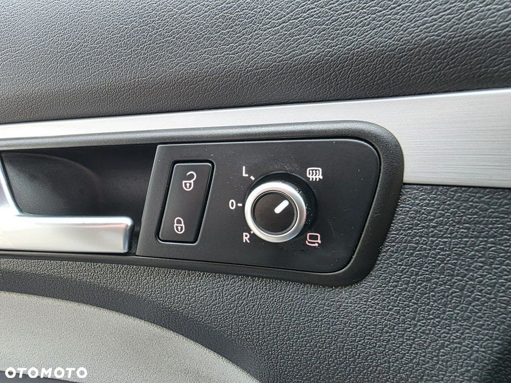 Volkswagen Touran 2.0 TDI DPF DSG Cross - 13